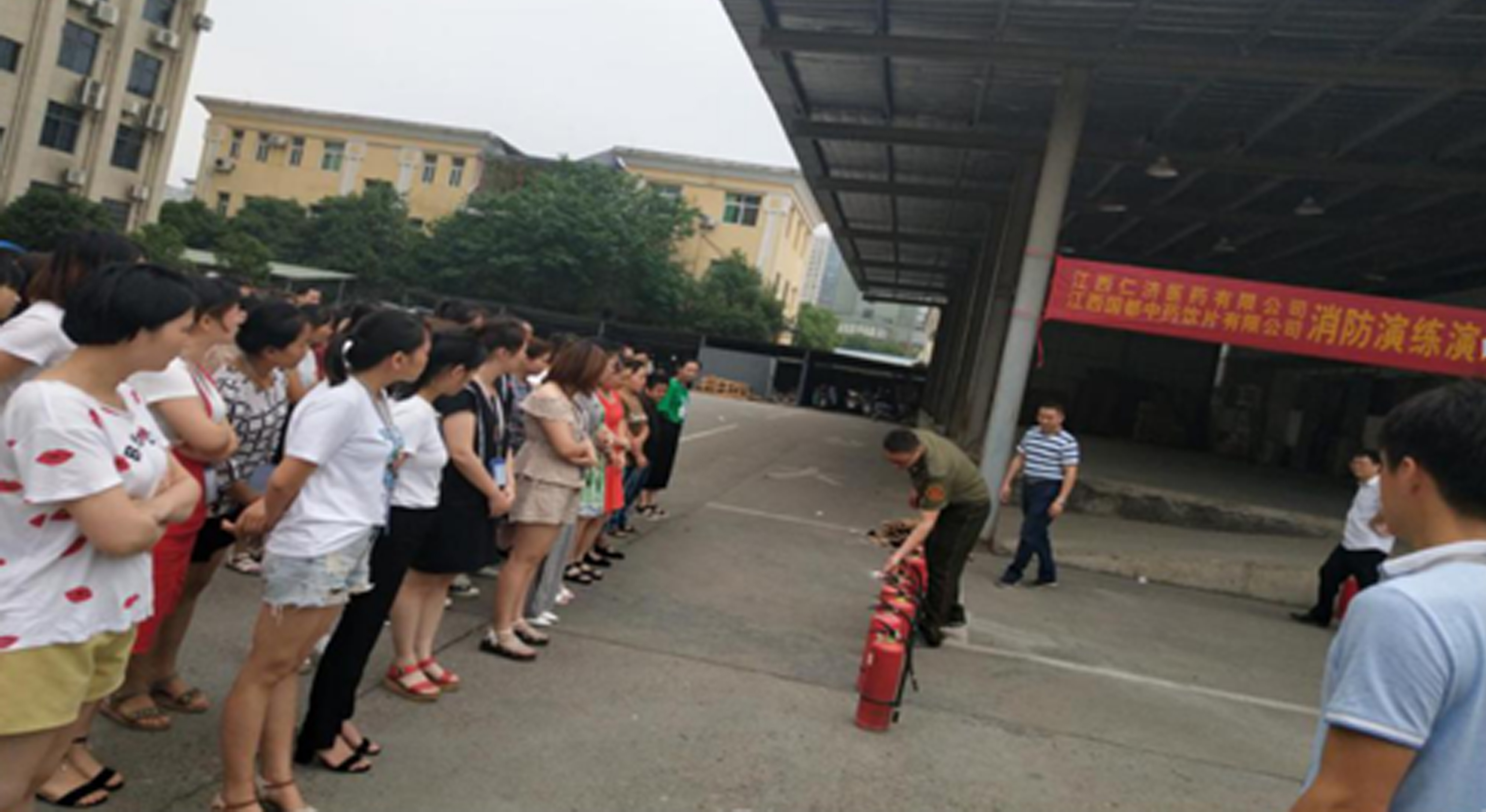 仁濟(jì)、國都聯(lián)合組織開展消防疏散及現(xiàn)場(chǎng)滅火演練活動(dòng)